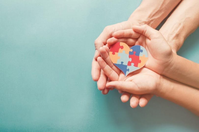DIA MUNDIAL DA CONSCIENTIZAÇÃO DO AUTISMO: FAMÍLIAS PODEM GARANTIR DESCONTOS NA CONTA DE ENERGIA