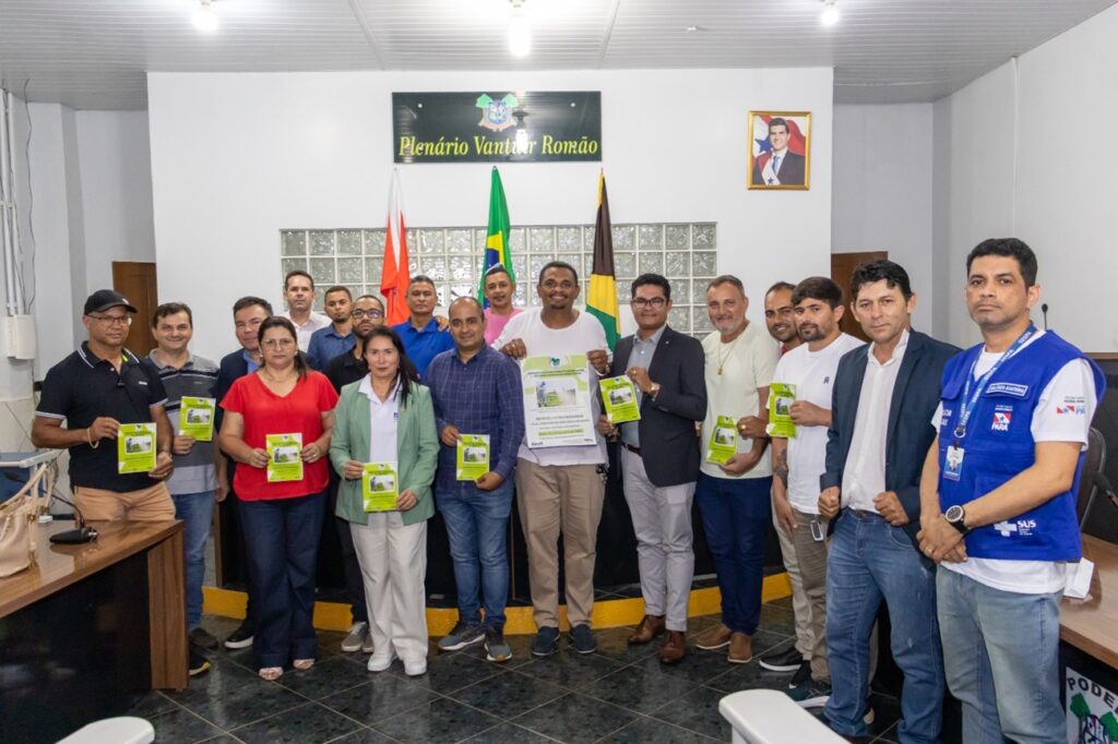 PREFEITO E VEREADORES PARTICIPAM DE EVENTO NA CÂMARA MUNICIPAL DE OURILÂNDIA SOBRE USO DE AGROTÓXICOS