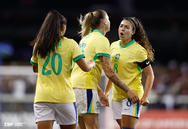 SELEÇÃO BRASILEIRA DE FUTEBOL FEMININO VENCE SELEÇÃO DOS EUA