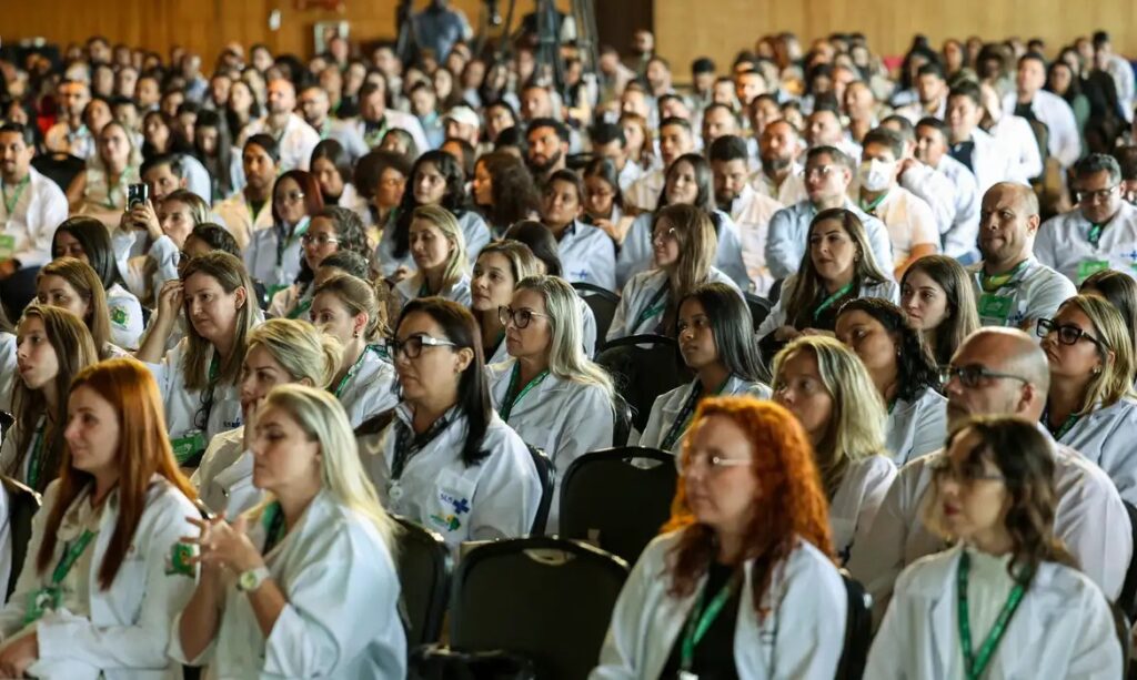 MAIS MÉDICOS: 407 PROFISSIONAIS COMEÇAM A ATUAR EM 22 ESTADOS