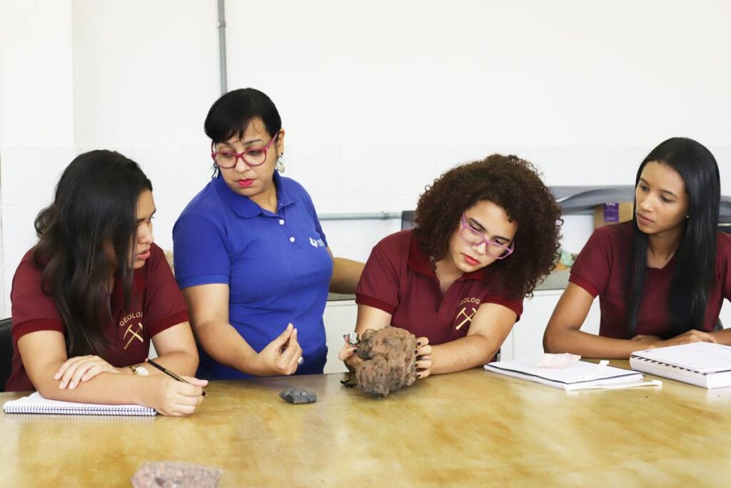 FACULDADE DE GEOLOGIA DA UNIFESSPA CELEBRA 20 ANOS COM HOMENAGENS