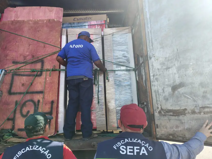 SEFA APREENDE 129 REFRIGERADORES AVALIADOS EM R$ 380 MIL