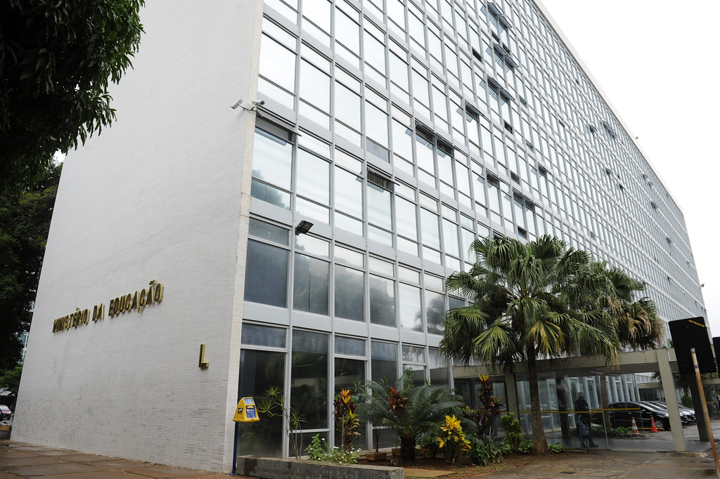 MEC FARÁ RECOMPOSIÇÃO DE R$ 400 MILHÕES DO ORÇAMENTO DAS UNIVERSIDADES