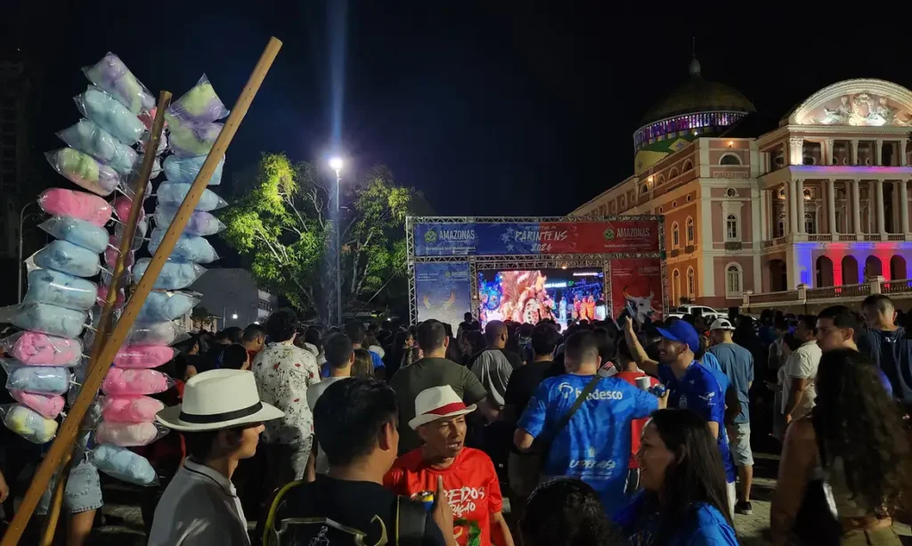 FESTIVAL DE PARINTINS VAI ATÉ DOMINGO COM BOIS CAPRICHOSO E GARANTIDO