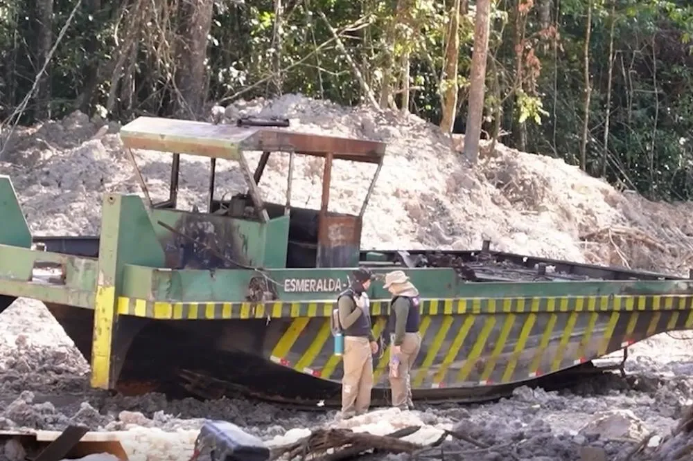 OPERAÇÃO APREENDE EMBARCAÇÕES E DESMONTA ACAMPAMENTOS DE GARIMPO ILEGAL EM UNIDADE DE CONSERVAÇÃO NO PARÁ