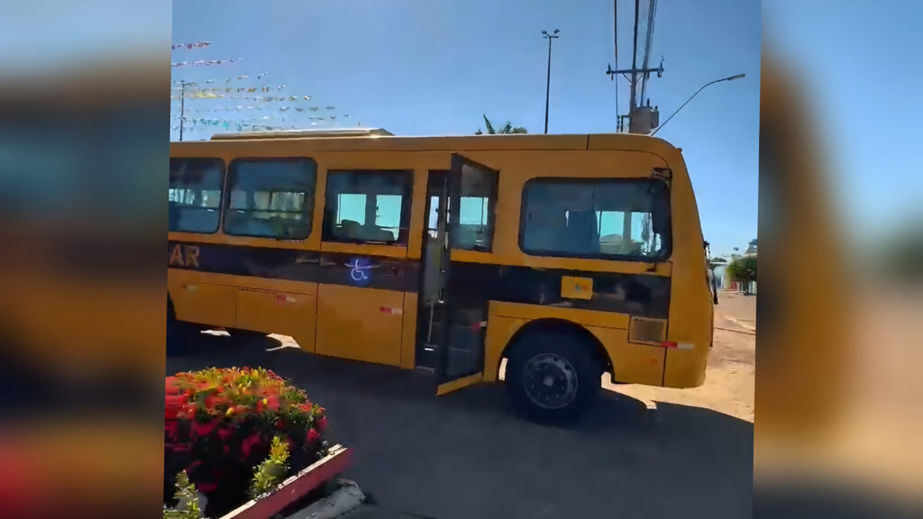 ITUPIRA  NGA RECEBE PRIMEIRO ÔNIBUS ESCOLAR CLIMATIZADO