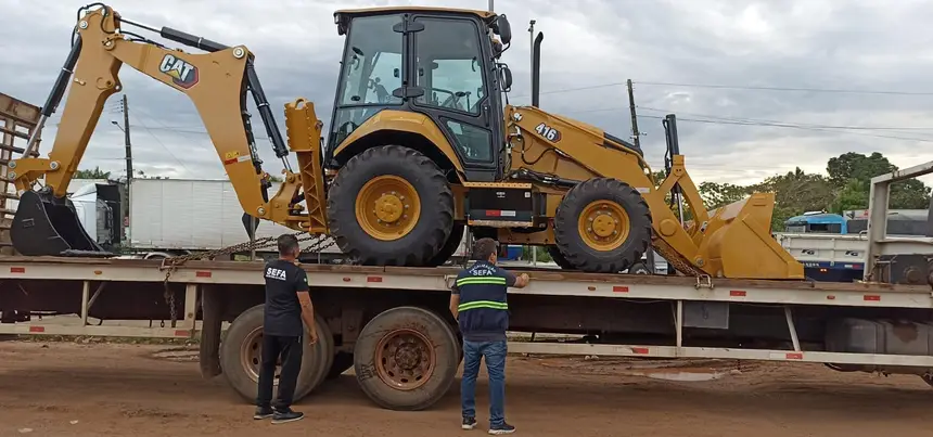  SECRETARIA DA FAZENDA (SEFA) APREENDE RETROESCAVADEIRA EM DOM ELISEU