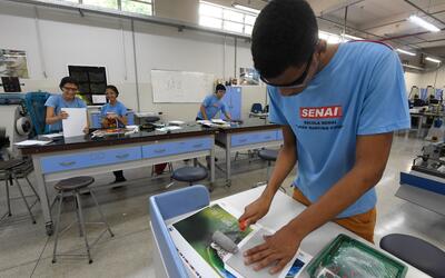 JOVEM APRENDIZ: SENAI OFERECE MAIS DE 53 MIL VAGAS PARA ESTUDANTES NO SEGUNDO SEMESTRE DE 2025
