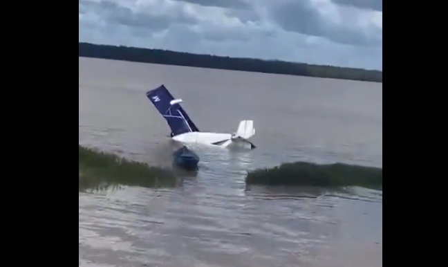 AERONAVE DE PEQUENO PORTE CAÍ PRÓXIMO A PRAIA EM MOSQUEIRO