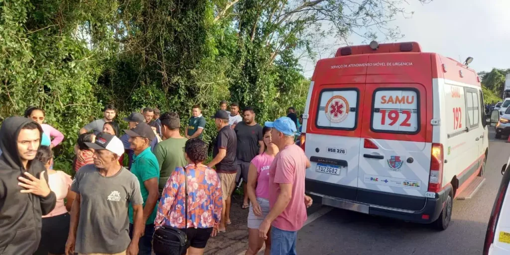 ÔNIBUS CAPOTA NA BR-010 PRÓXIMO A AURORA DO PARÁ E DEIXA CERCA DE 25 FERIDOS