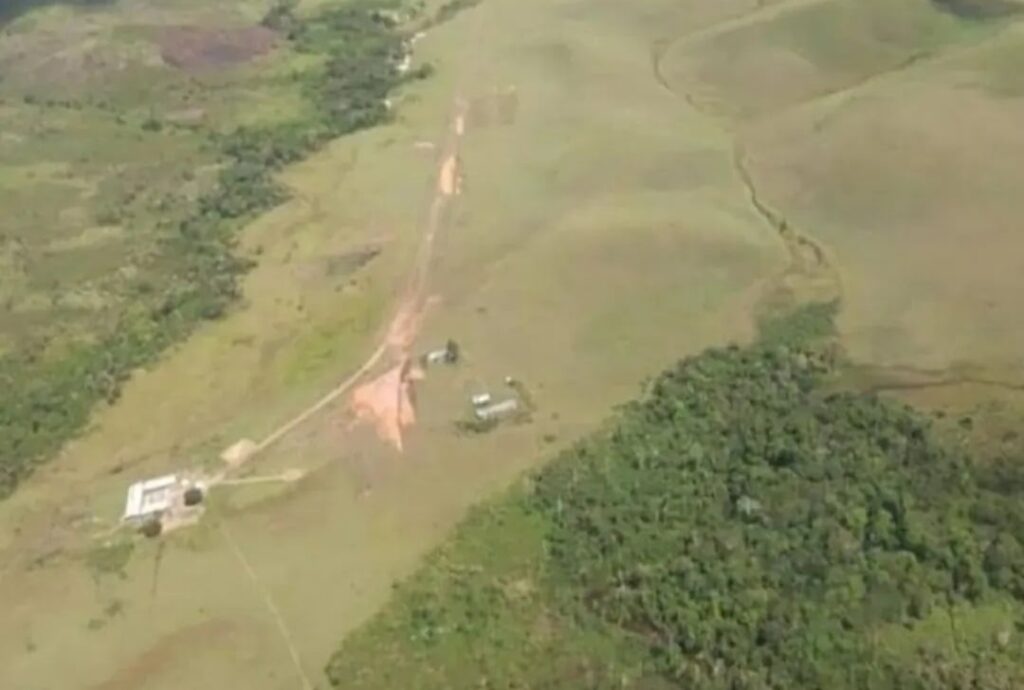AVIÃO MILITAR COM INDÍGENAS CAI E DEIXA MORTOS NA VENEZUELA