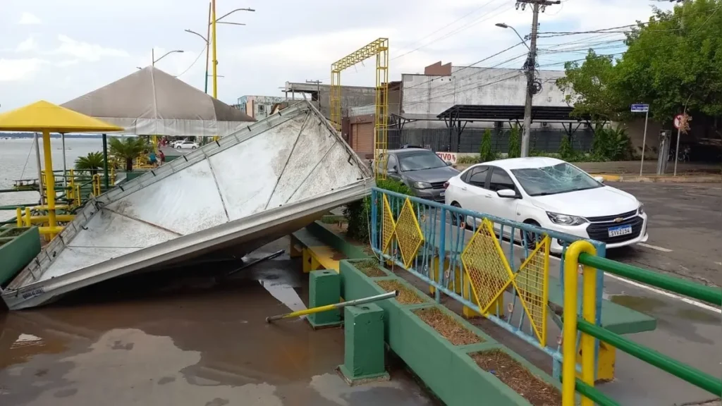 TEMPORAL COM VENTANIA CAUSA ESTRAGOS EM MARABÁ
