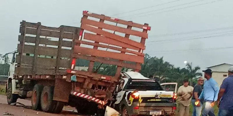 CAMINHÃO PARADO PROVOCA ACIDENTE EM RODOVIA MUNICIPIO DE RONDON DO PARÁ