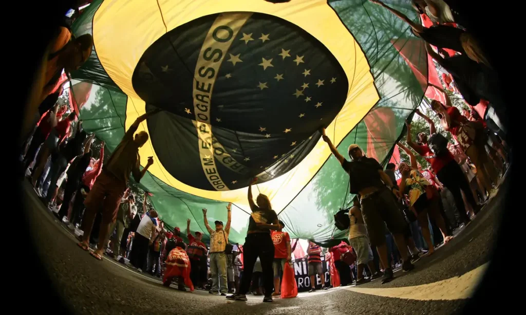 ATOS CONTRA ANISTIA E A PEC DA BLINDAGEM OCORREM HOJE EM TODO PAÍS