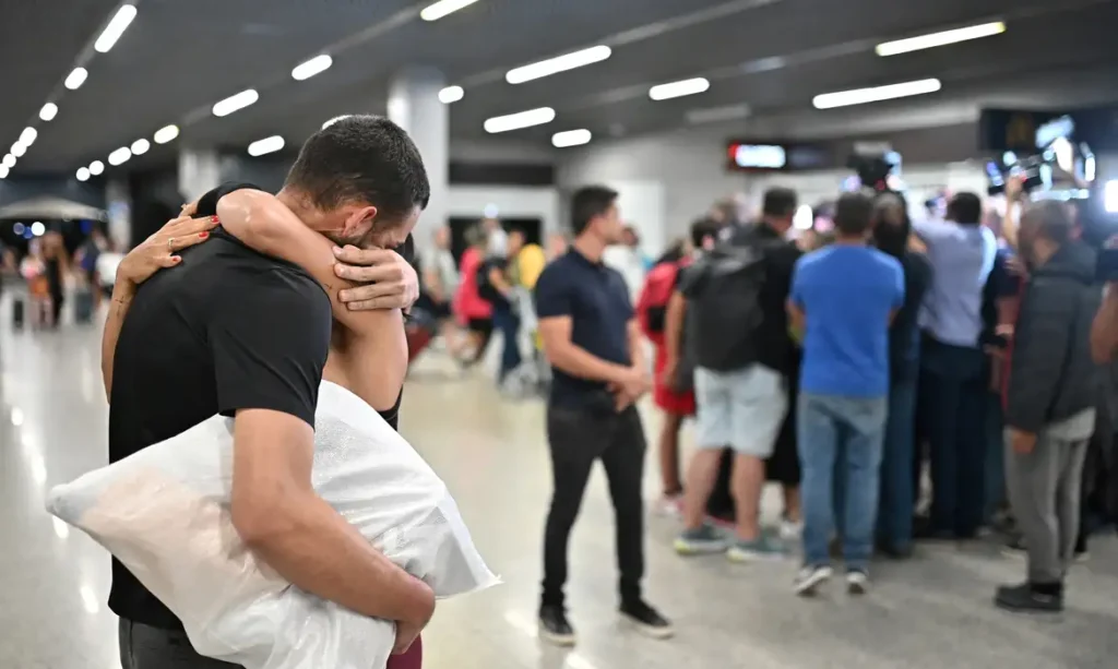 NOVO VOO COM REPATRIADOS BRASILEIROS CHEGA HOJE A BELO HORIZONTE