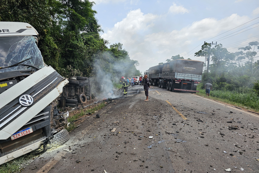GRAVE ACIDENTE ENTRE CARRETAS DEIXA TRÊS FERIDOS NA PA-475, EM MOJU