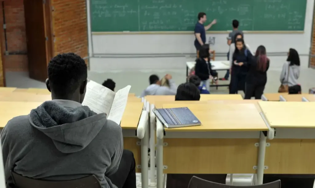LICENCIATURAS: FORMANDOS DEVEM PREENCHER FORMULÁRIO ATÉ 25 DE OUTUBRO