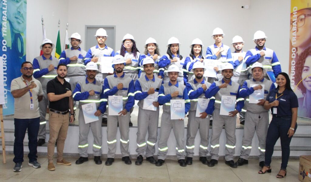 PARAUAPEBAS CELEBRA SEGUNDA TURMA DA ESCOLA DE ELETRICISTAS