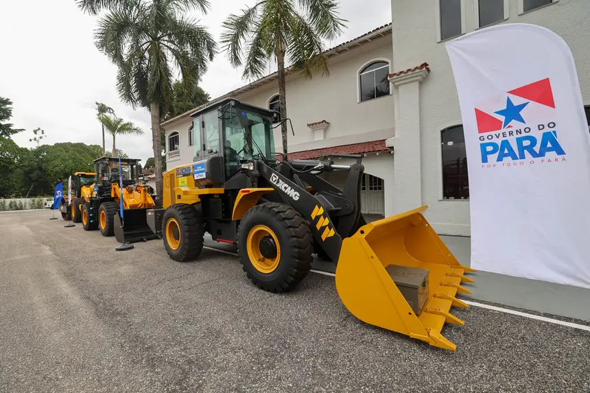 GOVERNO DO PARÁ ENTREGA MÁQUINAS PARA REFORÇAR A MANUTENÇÃO DE ESTRADAS VICINAIS