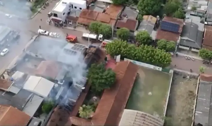 INCÊNDIO ATINGE ESCOLA EM ITAITUBA E DEIXA ALUNOS ASSUSTADOS