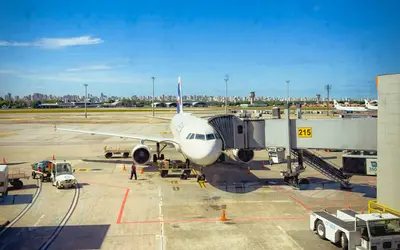 COMPANHIAS AÉREAS BRASILEIRAS QUE ASSUMIREM COMPROMISSOS DE DESCARBONIZAÇÃO PODERÃO ACESSAR CRÉDITO PARA COMPRAR QUEROSENE  DE AVIAÇÃO