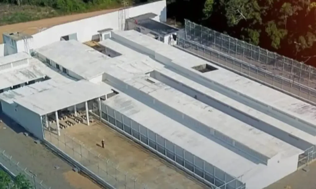 AUTORIDADES PROCURAM 12 FORAGIDOS DE PENITENCIÁRIA NO AMAZONAS