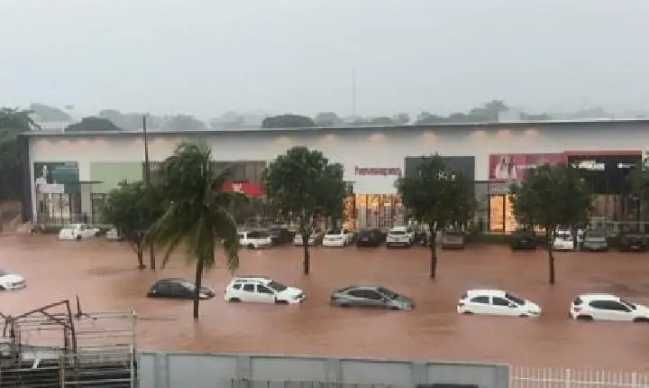 CHUVA FORTE PROVOCA ALAGAMENTOS DE GRANDES PROPORÇÕES EM ARAGUAÍNA