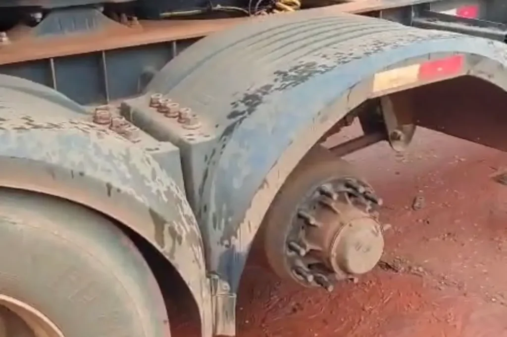 EM GUARAÍ, CRIMINOSOS FURTAM 9 PNEUS DE CARRETA PARADA NO PÁTIO DE RECEBEDORA DE GRÃOS