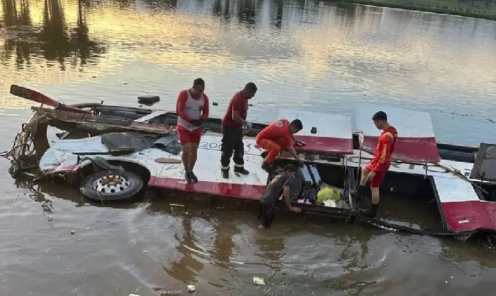 ACIDENTE COM ÔNIBUS NA BR-222 DEIXA DOIS MORTOS E 14 FERIDOS NO MARANHÃO