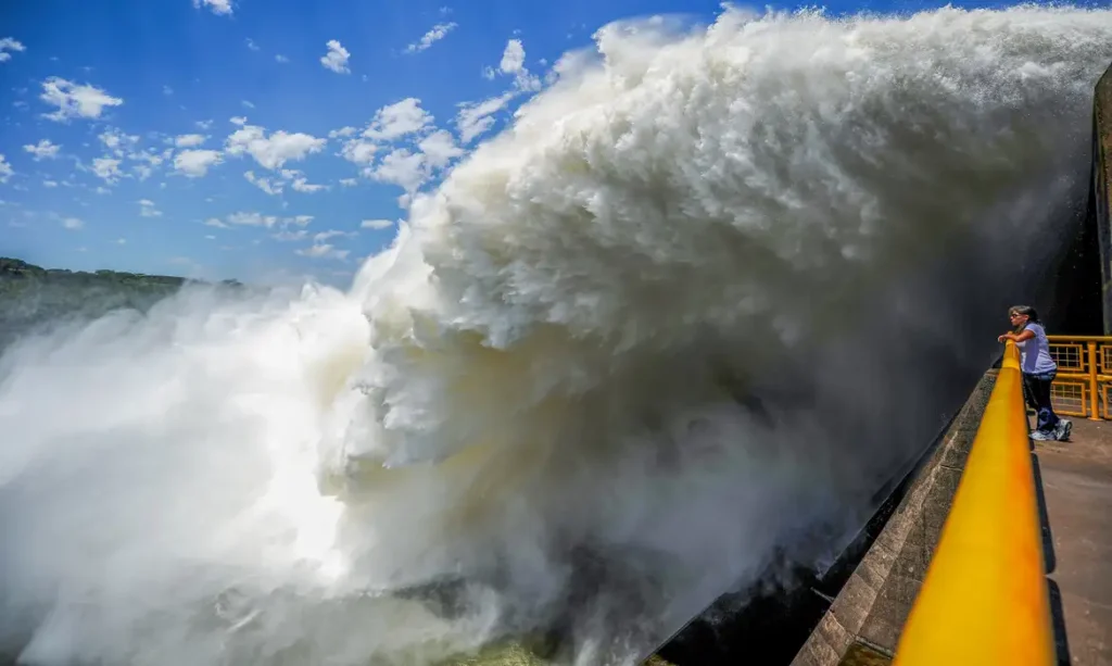 DIRETOR BRASILEIRO DE ITAIPU GARANTE TARIFA REDUZIDA EM 2027