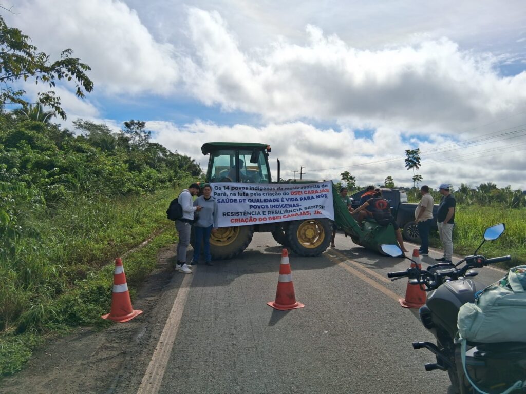INDÍGENAS BLOQUEIAM RODOVIA E REIVINDICAM CRIAÇÃO DE DISTRITO DE SAÚDE NO SUDESTE DO PARÁ