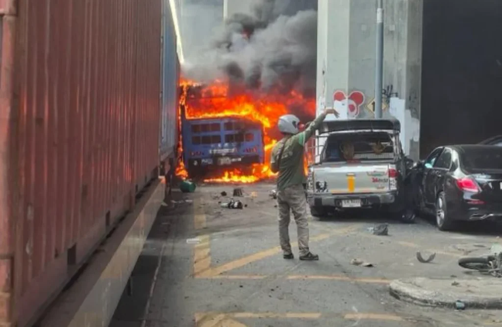 ACIDENTE ENTRE TREM DE CARGA E ÔNIBUS NA TAILÂNDIA DEIXA OITO MORTOS E 20 FERIDOS