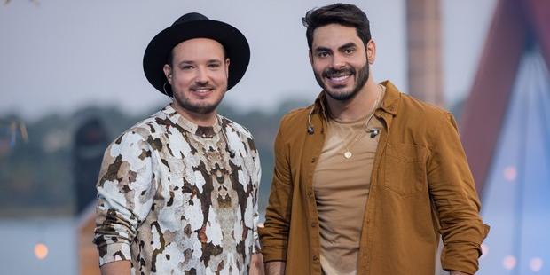 CANTOR ISRAEL, DA DUPLA COM RODOLFFO, SOFRE ACIDENTE EM ESTRADA APÓS CAVALO INVADIR PISTA