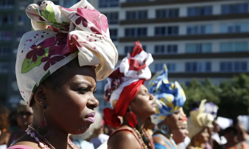 MULHERES NEGRAS EXALTAM TEREZA DE BENGUELA E COBRAM TITULAÇÃO DE TERRA