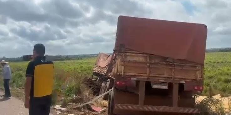 COLISÃO ENTRE CAMINHÕES E CARRETA TERMINA EM MORTE NA BR-155, EM XINGUARA