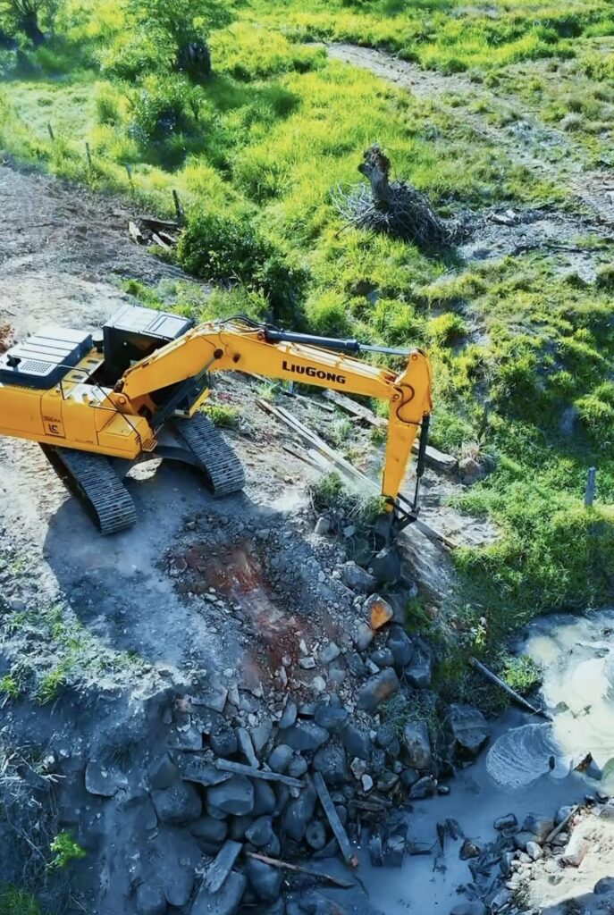 CONSTRUÇÃO DE PONTE ALTERA TRÂNSITO EM VICINAL ENTRE BARREIRO PRETO E TUPÃ, EM XINGUARA