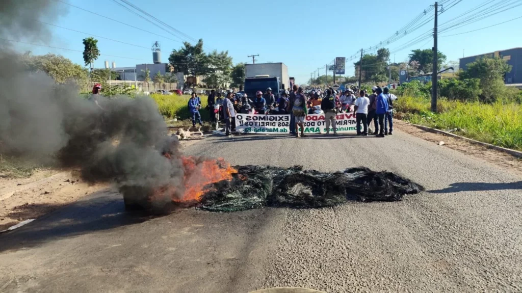 “MANIFESTAÇÃO SURPRESA” NA BR-155 TRAVA MARABÁ E REVOLTA MOTORISTAS
