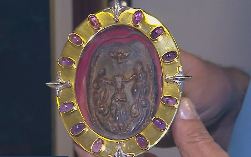 ENCONTRADO HÁ 185 ANOS, MEDALHÃO DEU ORIGEM À ROMARIA DO DIVINO PAI ETERNO; CONHEÇA A HISTÓRIA
