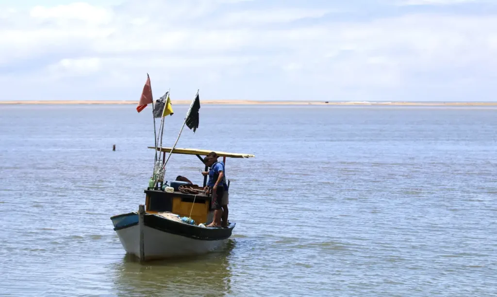 PESCADORES ARTESANAIS COMEÇAM A RECEBER SEGURO-DEFESO RETROATIVO