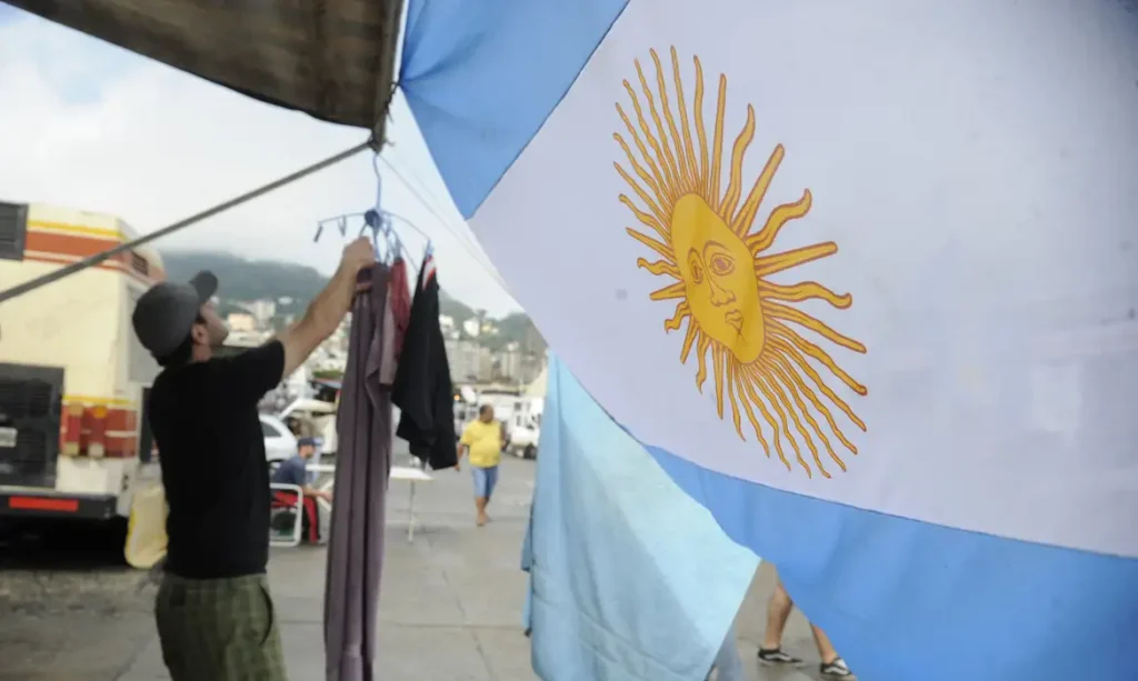QUASE METADE DOS JOVENS ARGENTINOS VIVE EM VULNERABILIDADE SOCIAL