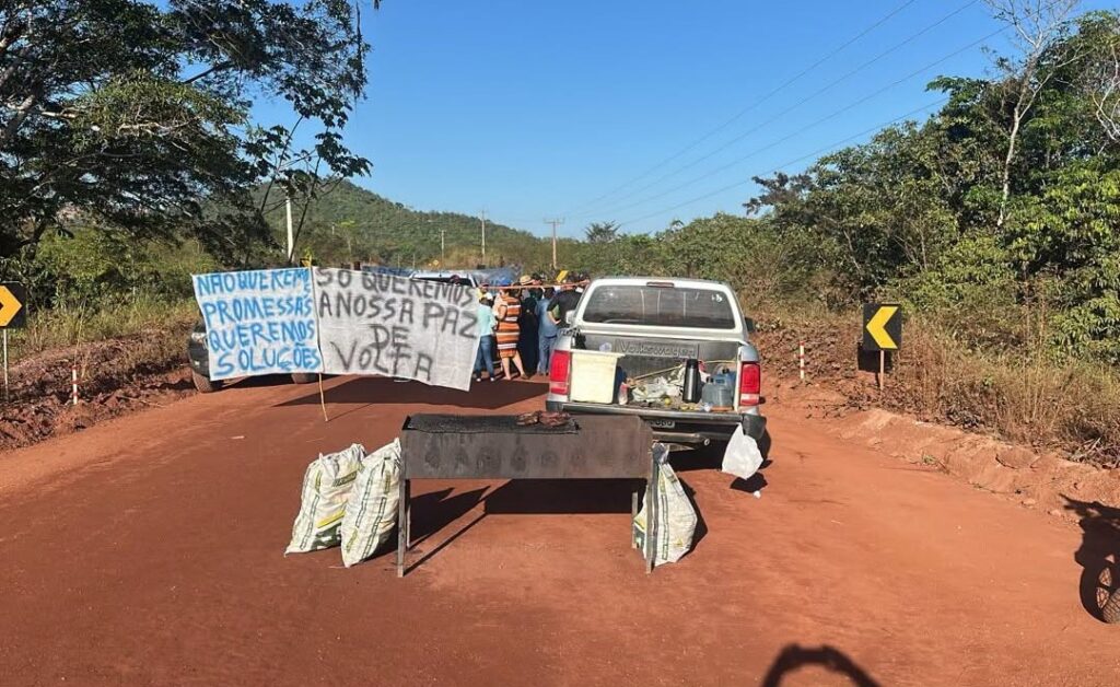 PROTESTO DE MORADORES BLOQUEIA VICINAL P7 E COBRA PROMESSAS DE MINERADORA EM TUCUMÃ, NO PARÁ