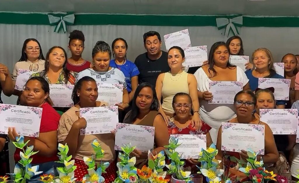 CURSO DE CAPACITAÇÃO REÚNE 75 PESSOAS EM CUMARU DO NORTE