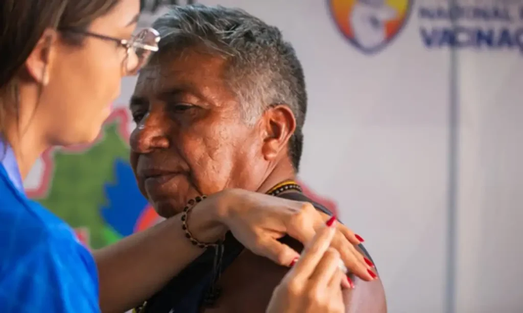 VACINAÇÃO É AMPLIADA EM COMUNIDADES INDÍGENAS DA AMAZÔNIA