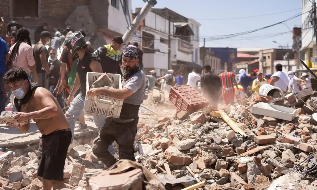 FORTE TERREMOTO DEIXA PELO MENOS 20 MORTOS NA COLÔMBIA
