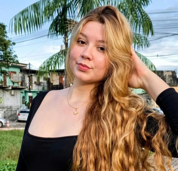 JOVEM MORRE ESMAGADA POR CAMINHÃO AO CAIR DE MOTO NO PARÁ