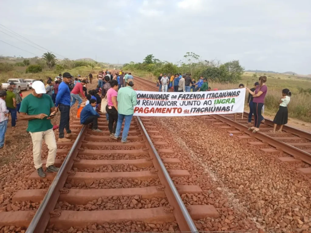 ESTRADA DE FERRO CARAJÁS É INTERDITADA E TREM DE PASSAGEIROS TEM CIRCULAÇÃO SUSPENSA