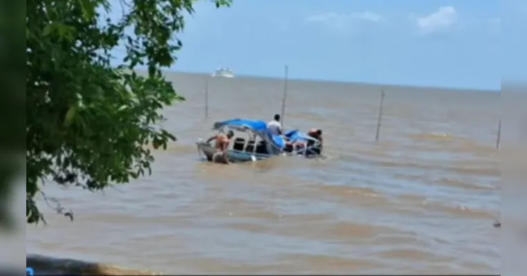 LANCHA ESCOLAR NAUFRAGA COM 11 CRIANÇAS NO MARAJÓ