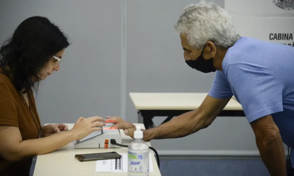 APOSENTADO OU PENSIONISTA QUE VOTAR NÃO PRECISARÁ FAZER PROVA DE VIDA