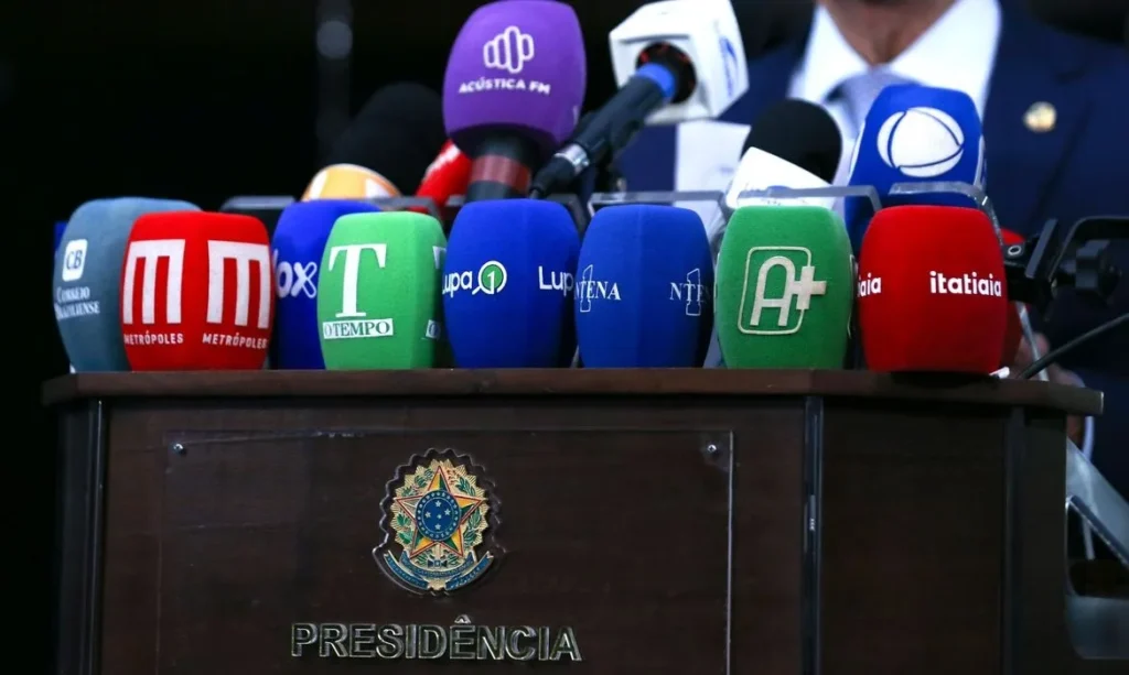 ELEIÇÕES: JORNALISTAS SOFRERAM MAIS DE 14 MIL ATAQUES EM REDES SOCIAIS