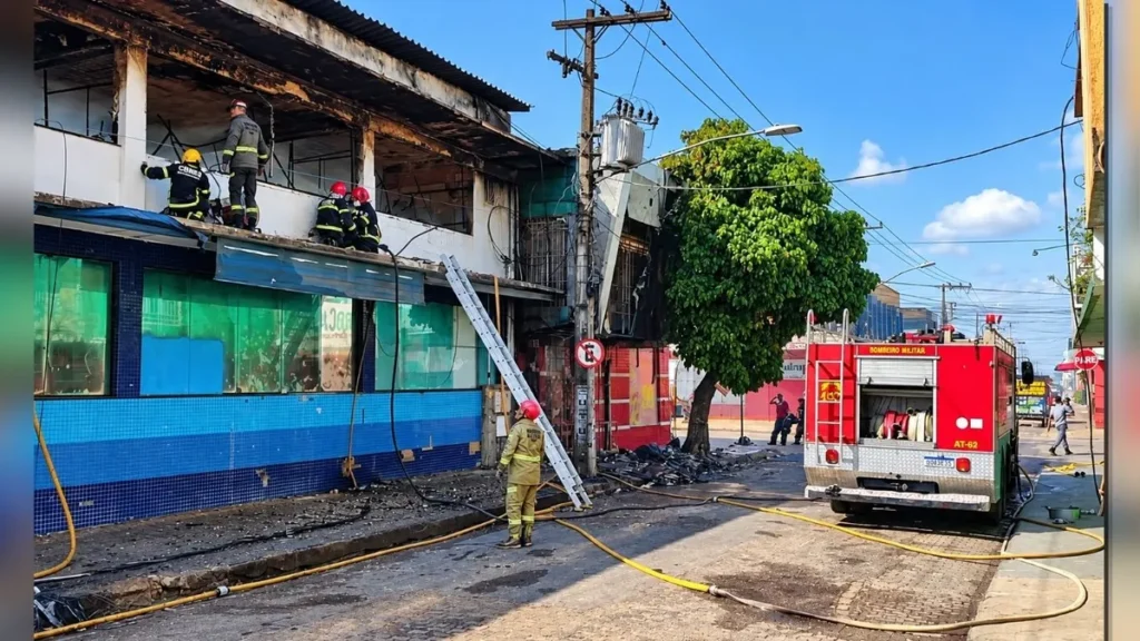 FOGO DESTRÓI ESTOQUE DE FARMÁCIA E LOJA DE TECIDOS EM MARABÁ